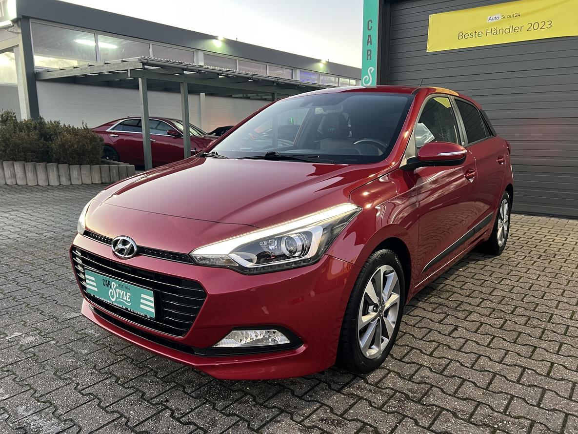 Hyundai i20 Passion SHZ LH Klimaauto. Temp. Navi RCam 